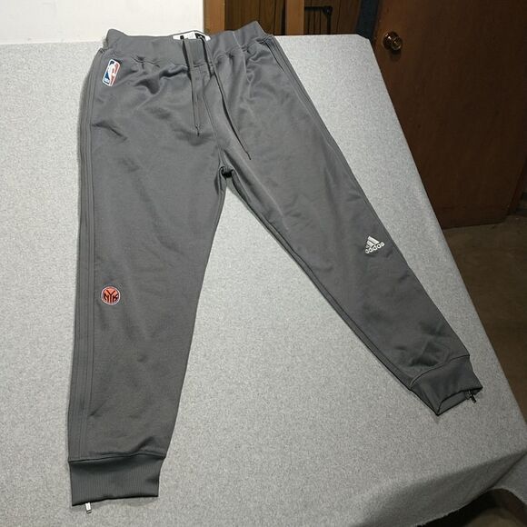 Adidas~NEW YORK KNICKS~ NBA Gray Warm Up Pants Mens 2XL. Condition is New. - Picture 3 of 11